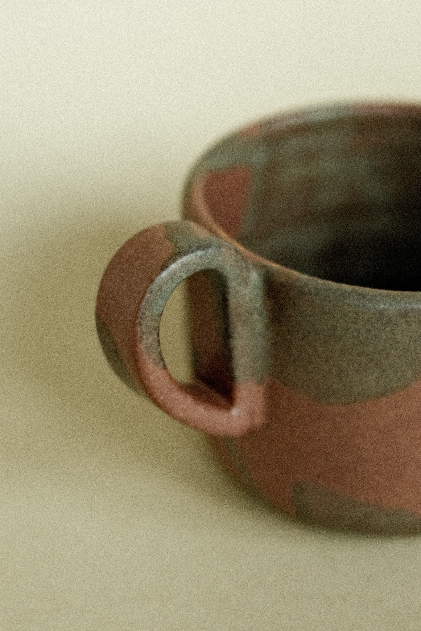 Vintage Mug In Terreno